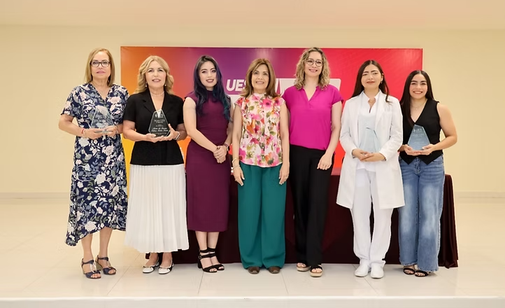 UES reconoce trayectoria y talento de universitarias con el Premio Mujer UES 2026