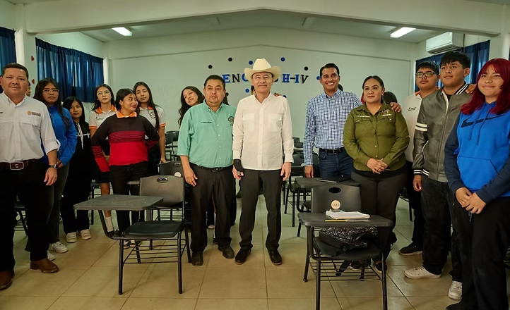 Gobernador Durazo respalda la educación de estudiantes de Miguel Alemán con becas y mejoras en planteles