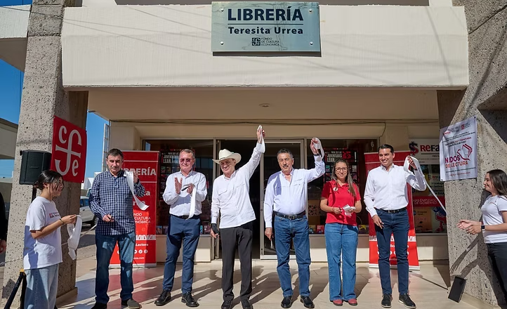 Refuerza Gobernador Durazo acceso a la educación y lectura con becas y librería del FCE en Cajeme