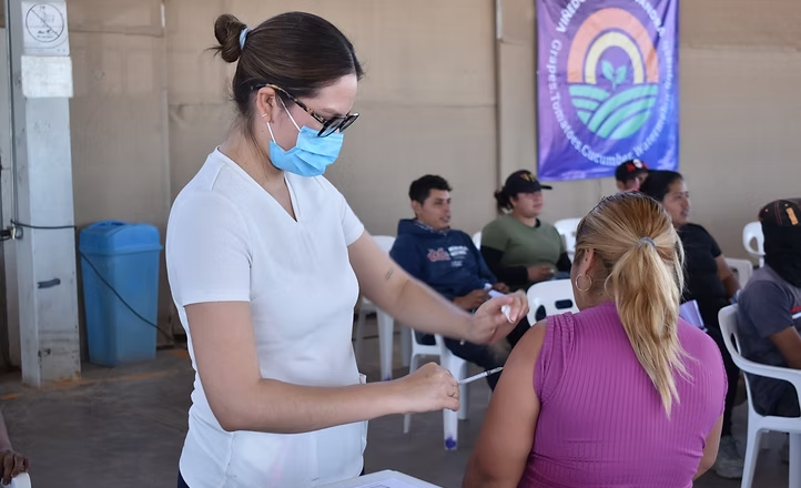 Gobierno de Sonora refuerza vacunación contra sarampión en campos agrícolas para proteger a jornaleros