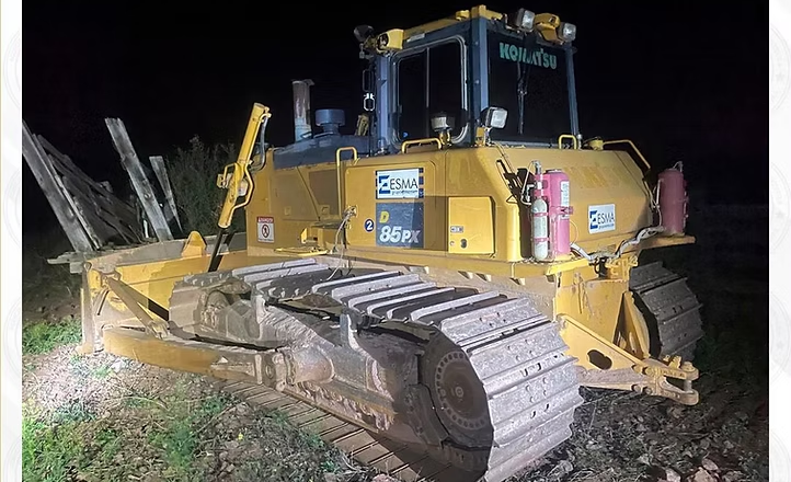 En acción de cateo en Bavispe, la AMIC recupera maquinaria pesada robada