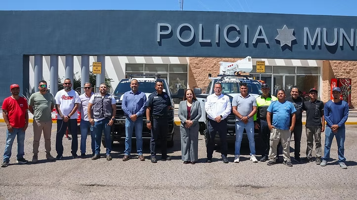 Entrega doctora Karla Córdova González unidades para balizamiento a la Dirección de Seguridad Pública y Tránsito Municipal