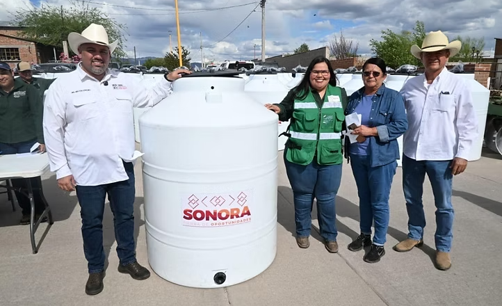 Gobierno de Sonora fortalece acceso al agua en Bacoachi con entrega de tinacos