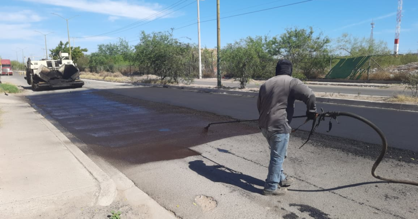 Trabajan en recarpeteo en el bulevar 16 de Septiembre