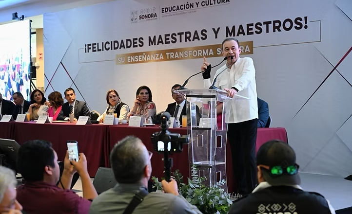 Gobernador Durazo reconoce vocación transformadora de las maestras y maestros en su día