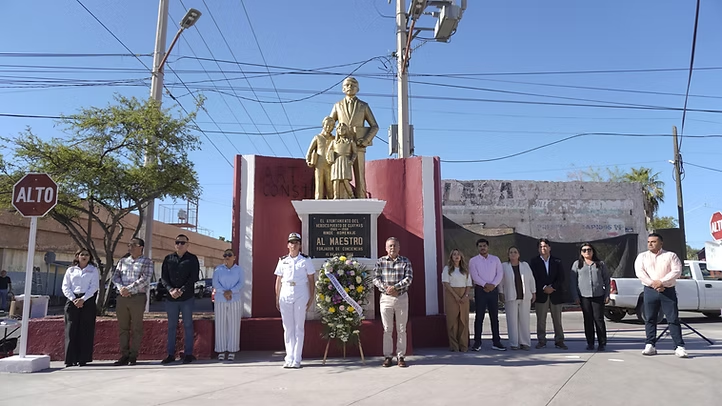 Celebra el Ayuntamiento de Guaymas el Día del Maestro