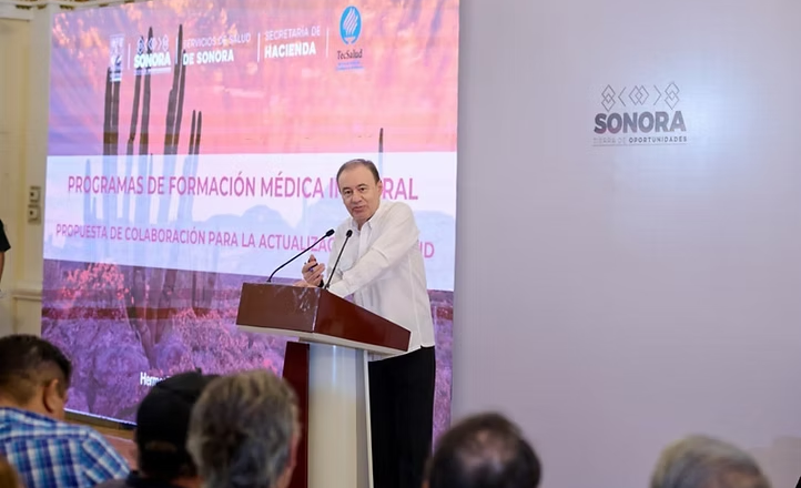 Gobernador Durazo impulsa capacitación a médicos con mil becas para fortalecer atención a la salud
