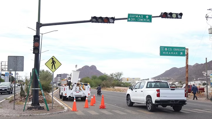 Realiza Ayuntamiento de Guaymas mantenimiento preventivo y reparación de semáforos