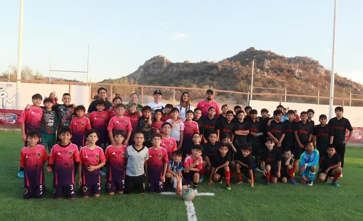 Inaugura Gobierno de Sonora cancha de futbol en el Área Deportiva “El Kilómetro”