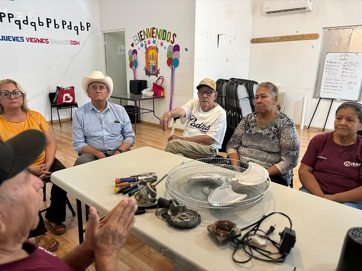 Gobierno de Sonora promueve talleres de reparación de electrodomésticos para personas adultas mayores
