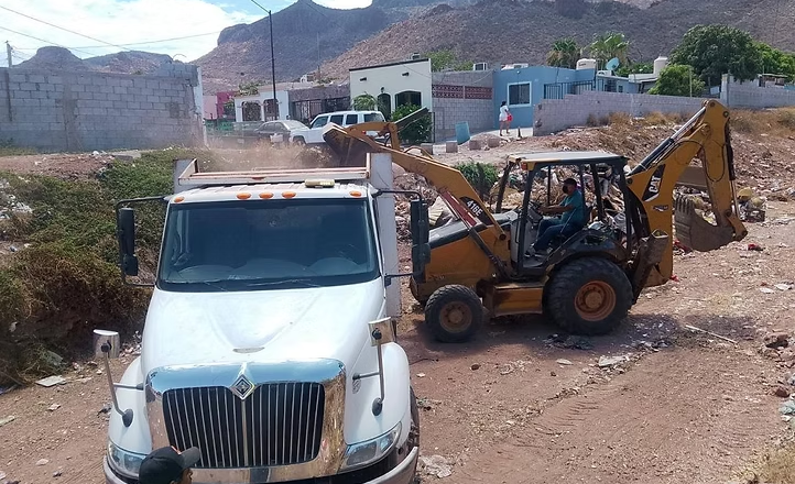 Retira Ayuntamiento de Guaymas más de 327 toneladas de basura y escombro en arroyos
