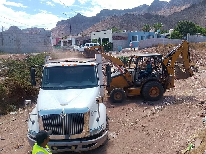 Retira Ayuntamiento de Guaymas más de 327 toneladas de basura y escombro en arroyos