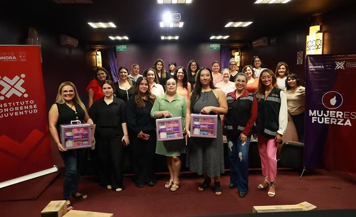 Entrega Gobierno de Sonora botiquines de Bienestar Menstrual en la Casa de la Cultura de Sonora