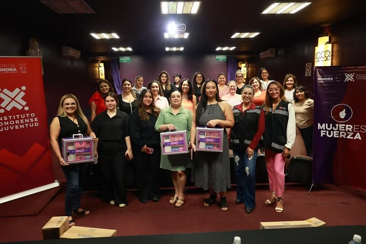 Entrega Gobierno de Sonora botiquines de Bienestar Menstrual en la Casa de la Cultura de Sonora