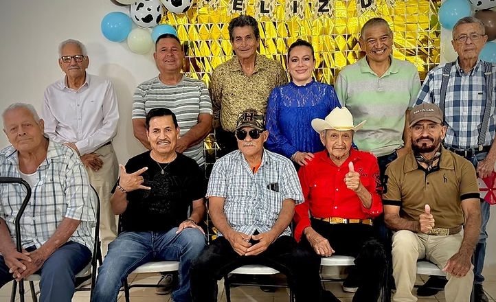 Gobierno de Sonora realiza festejo del Día del Padre para adultos mayores en el ISAAM