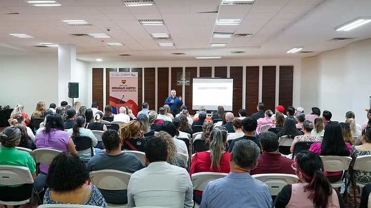 Imparten plática “Actuación de las personas servidoras públicas apegadas a los derechos humanos”