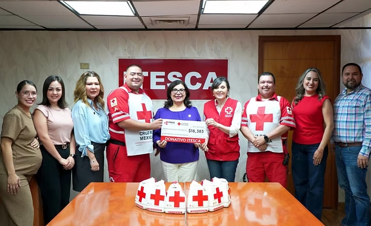 Comunidad educativa de Itesca apoya con donativo a la Cruz Roja