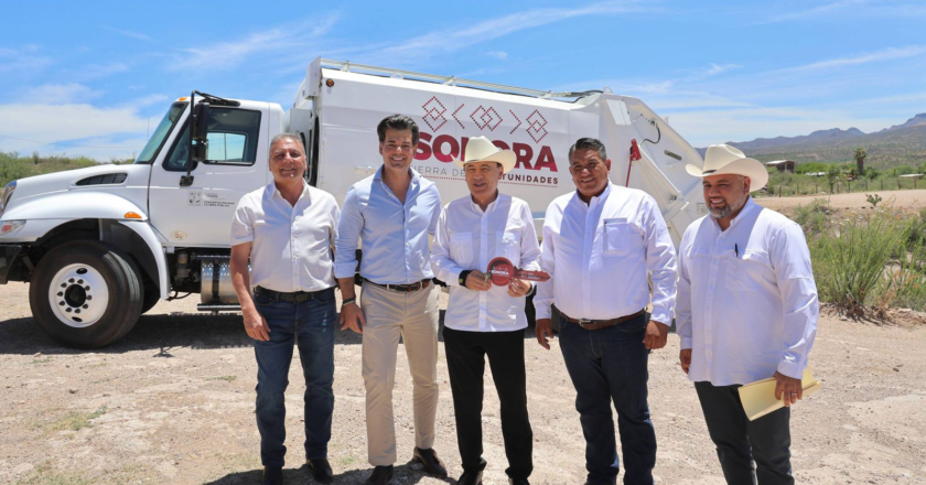 Gobernador Durazo acerca gobierno, becas y apoyos a comunidades del noroeste de Sonora