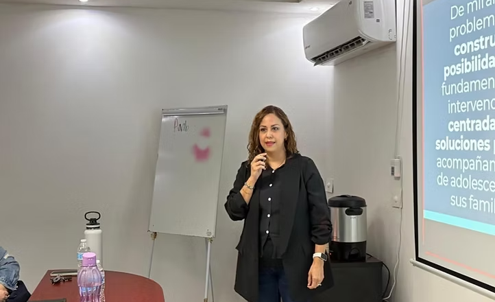Gobierno de Sonora fortalece formación de profesionistas del programa Niñas Adelante
