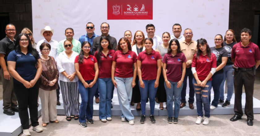 Entrega Ayuntamiento de Guaymas equipo para bandas de guerra