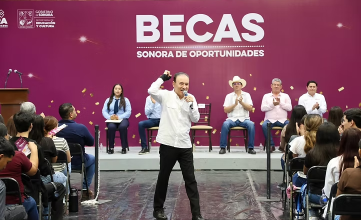 Gobernador Durazo garantiza con becas permanencia universitaria de 14 mil estudiantes de Cajeme y Navojoa