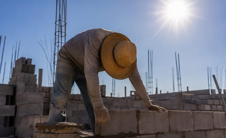 Exhorta Salud Sonora a los hombres a protegerse del calor por mayor riesgo de afectaciones