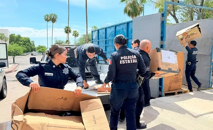 Policías Estatales, solidarios con causas nobles, responden a la campaña “Reciclando por Sonrisas”