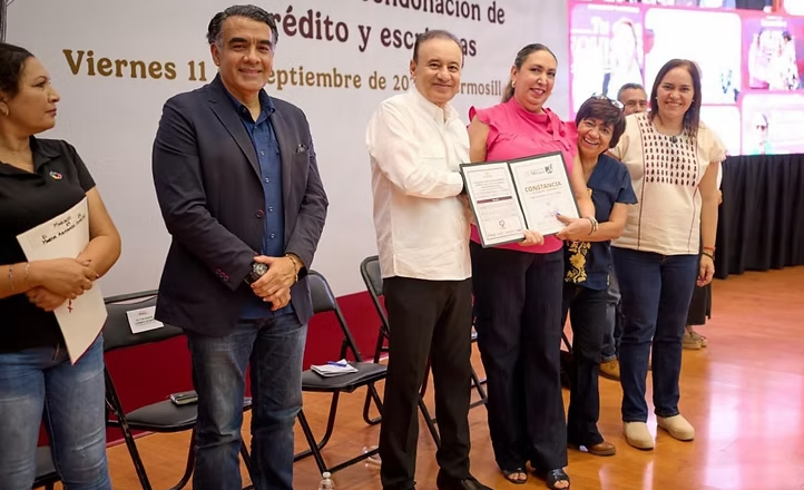 Durazo y Sedatu aseguran el patrimonio de familias sonorenses con entrega de escrituras y créditos liquidados