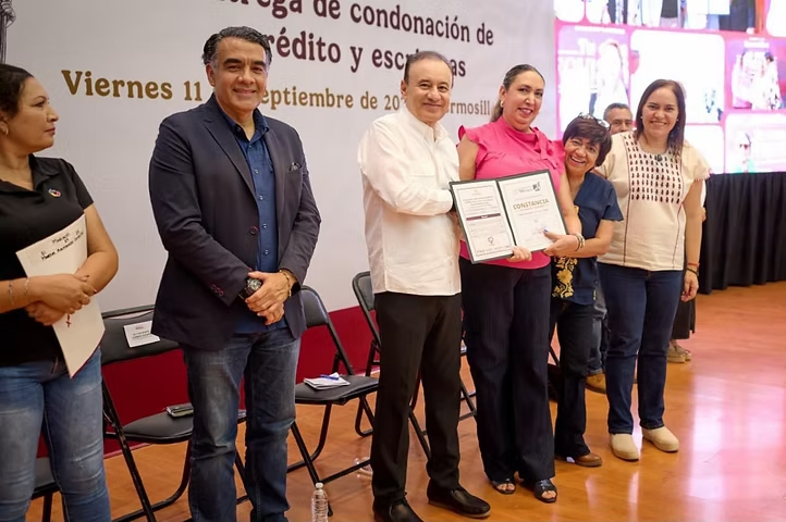 Durazo y Sedatu aseguran el patrimonio de familias sonorenses con entrega de escrituras y créditos liquidados