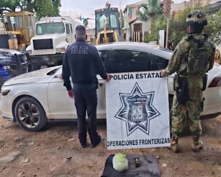 Aseguran Policía Estatal y Defensa vehículo con reporte de robo, cartuchos y narcótico en Agua Prieta