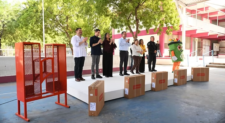 Realiza Toño Astiazarán donación de equipo de cómputo a secundaria 9, “Arq. Gustavo F. Aguilar Beltrán” en inicio de ciclo escolar