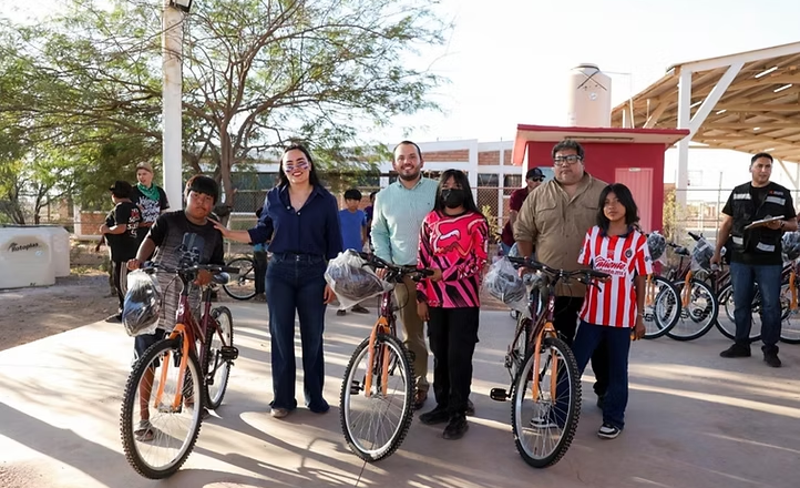 Gobierno de Sonora lleva jornada de atención y apoyo a jóvenes de Punta Chueca