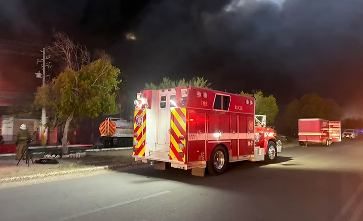 Atienden Bomberos de Hermosillo incendio en sector del Parque Industrial